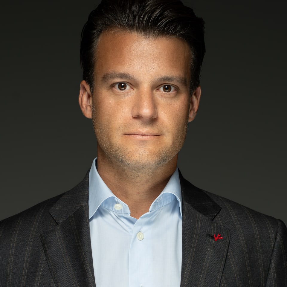 Studio portrait of Max Benedict, Managing Partner of Carbon River Capital, in a pinstripe jacket
